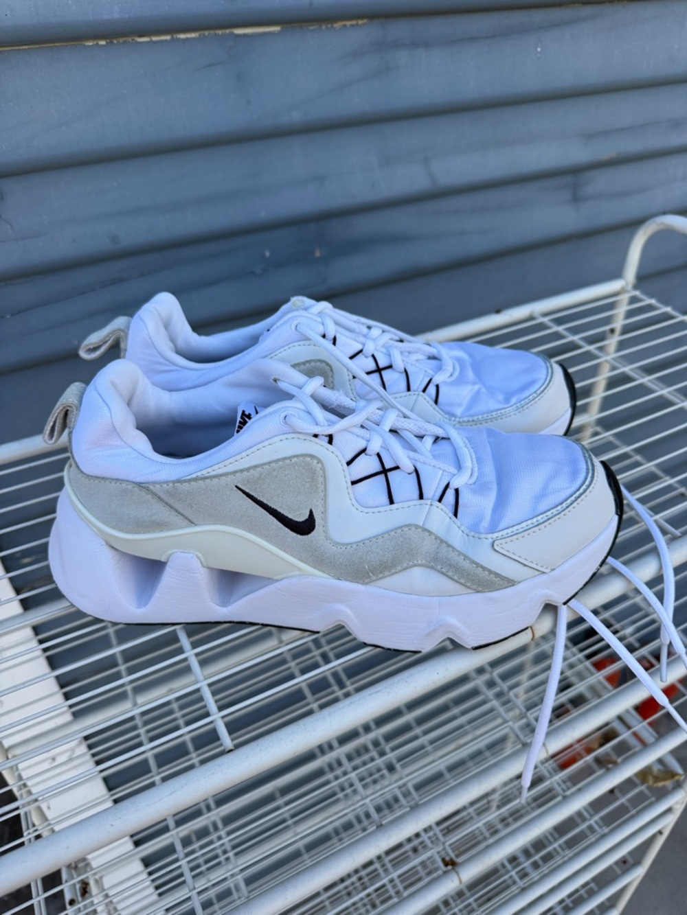 Nike women’s BQ4153-100 shoes